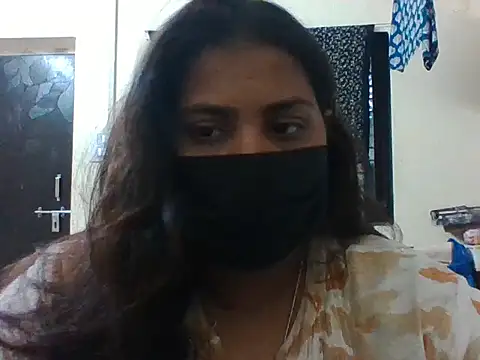 Hotmilfxox online show from 05-18-26, 09:04