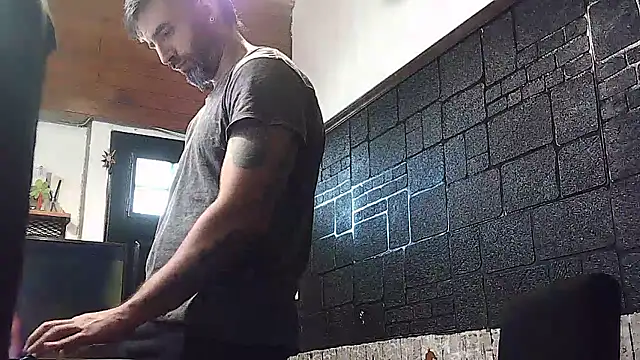 Snapshot of ozzypsico13 chatting on 12-08-24, 07:22 ozzypsico13 online show from 12-08-24, 07:22