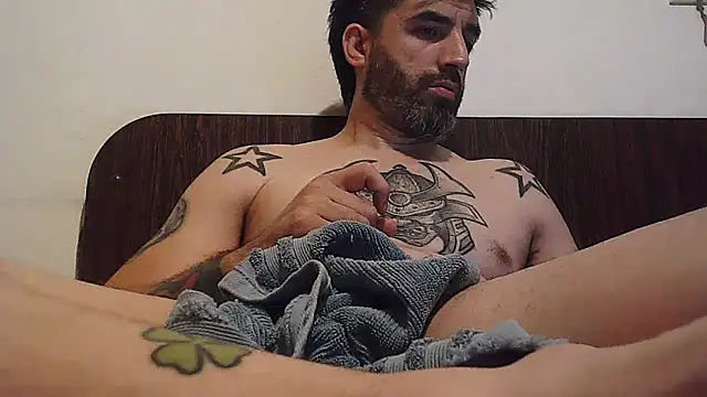 Snapshot of ozzypsico13 chatting on 12-24-24, 06:00 ozzypsico13 online show from 12-24-24, 06:00