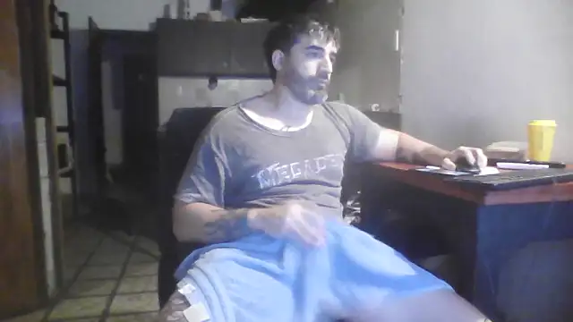 Snapshot of ozzypsico13 chatting on 09-25-25, 03:43 ozzypsico13 online show from 09-25-25, 03:43