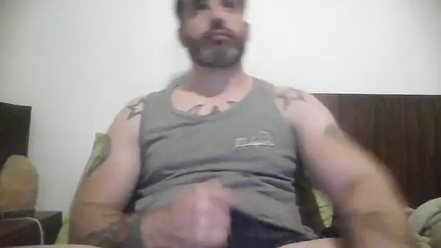 Snapshot of ozzypsico13 chatting on 10-24-25, 02:19 ozzypsico13 online show from 10-24-25, 02:19