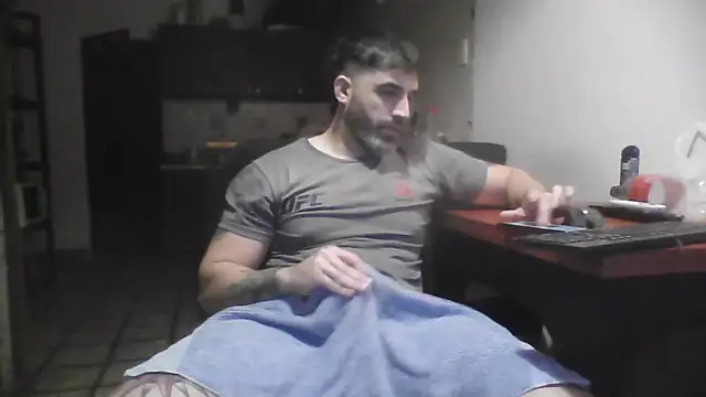 Snapshot of ozzypsico13 chatting on 10-29-25, 02:14 ozzypsico13 online show from 10-29-25, 02:14