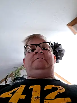 Snapshot of J83560Jason chatting on 10-19-25, 04:51 J83560Jason online show from 10-19-25, 04:51