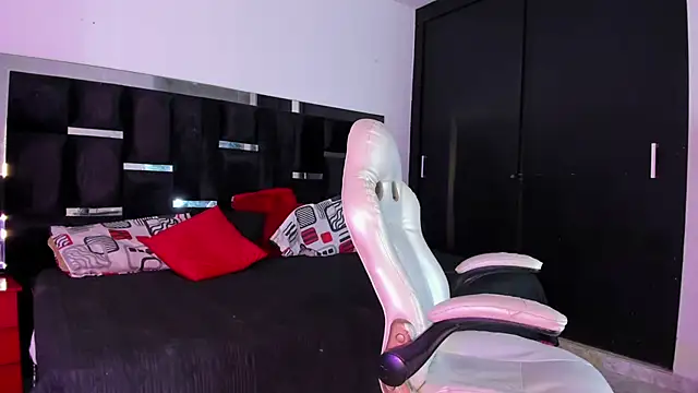 Tasha Sant online show from 11-04-25, 08:19