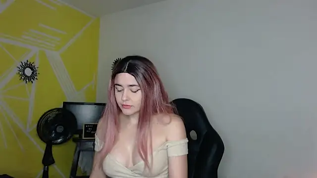 Nikolle Rouss online show from 09-19-25, 03:24