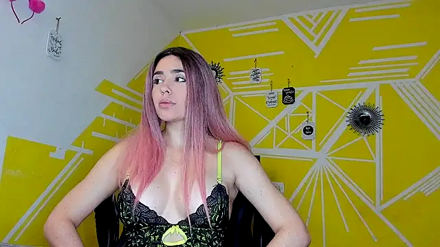 Nikolle Rouss online show from 10-23-25, 09:35