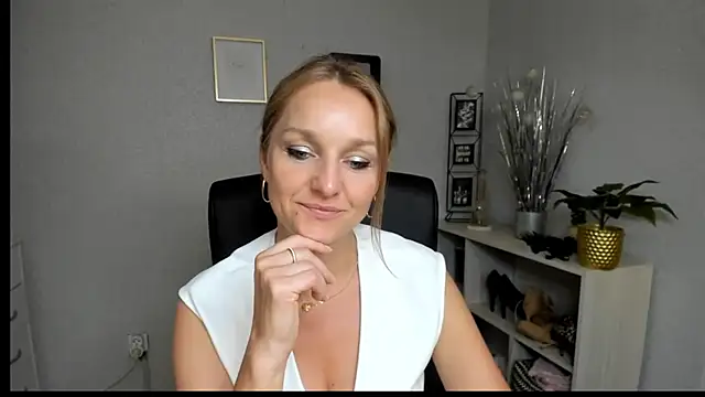Snapshot of AliciaDesire chatting on 07-07-26, 01:04 AliciaDesire online show from 07-07-26, 01:04