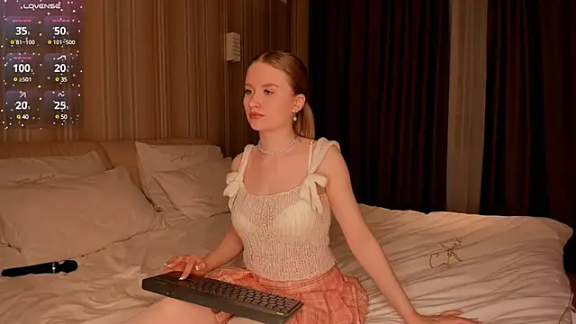 Snapshot of IsabellaTorrance chatting on 02-09-25, 07:52 IsabellaTorrance online show from 02-09-25, 07:52