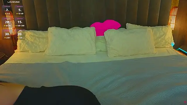 KitnissKiss online show from 07-12-26, 06:54