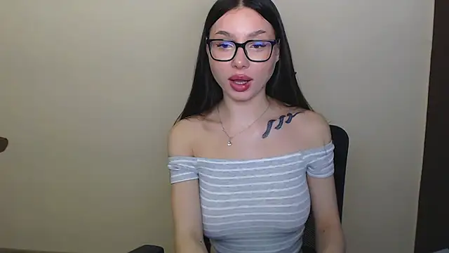 Snapshot of Cutesweetheart chatting on 01-18-25, 12:36 Cutesweetheart online show from 01-18-25, 12:36