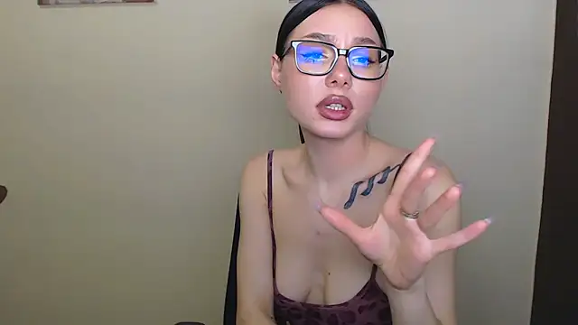 Snapshot of Cutesweetheart chatting on 01-20-25, 01:32 Cutesweetheart online show from 01-20-25, 01:32