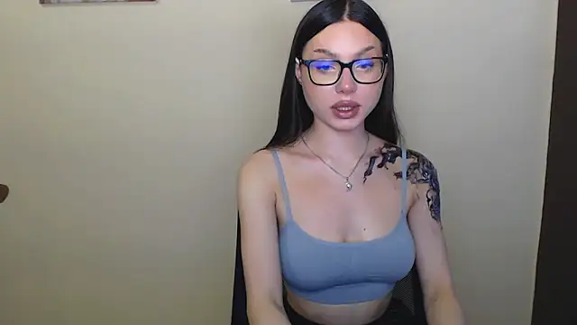 Snapshot of Cutesweetheart chatting on 02-04-25, 12:44 Cutesweetheart online show from 02-04-25, 12:44