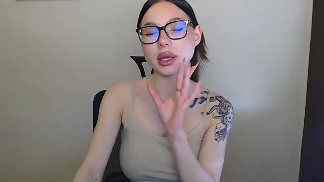 Snapshot of Cutesweetheart chatting on 02-18-25, 11:33 Cutesweetheart online show from 02-18-25, 11:33