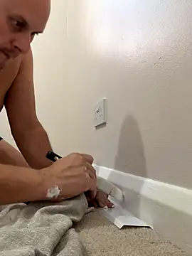 Snapshot of daddybear100 chatting on 10-28-25, 04:31 daddybear100 online show from 10-28-25, 04:31