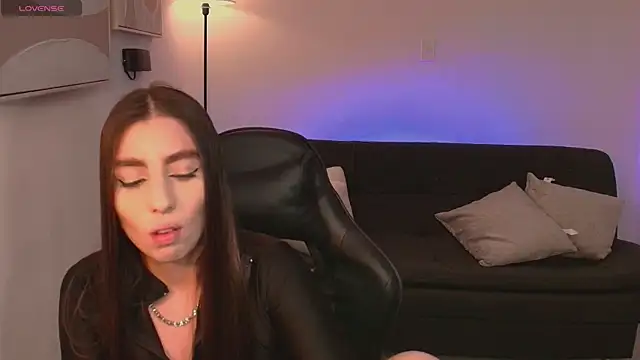 DolcieElliot online show from 10-21-25, 09:15