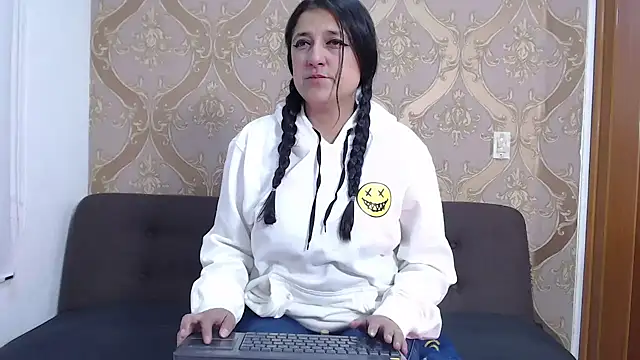 dakota guirl online show from 12-17-24, 03:06