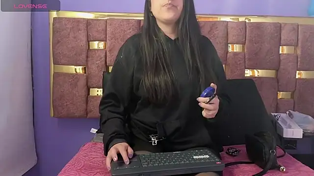 dakota guirl online show from 03-21-25, 03:33