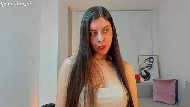 Nadiaa  online show from 01-04-25, 03:07