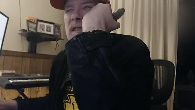 Snapshot of BrisonChase chatting on 02-28-25, 12:20 BrisonChase online show from 02-28-25, 12:20