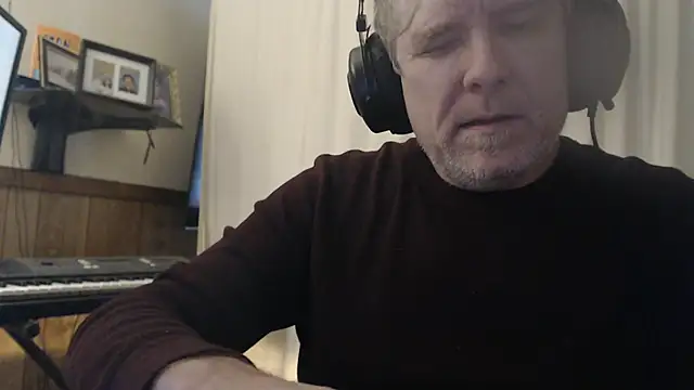Snapshot of BrisonChase chatting on 03-07-25, 02:36 BrisonChase online show from 03-07-25, 02:36