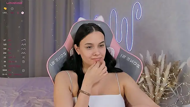 Snapshot of _Sweetie_ chatting on 02-20-25, 04:57 Sweetie online show from 02-20-25, 04:57