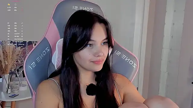 Snapshot of _Sweetie_ chatting on 09-25-25, 02:54 Sweetie online show from 09-25-25, 02:54