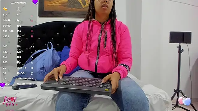 Vahiolet smith online show from 12-04-25, 03:27