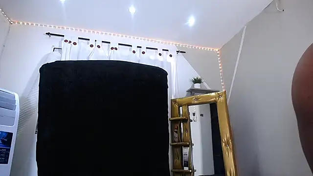 Snapshot of Hillary_queen chatting on 12-01-24, 04:29 Hillary queen online show from 12-01-24, 04:29