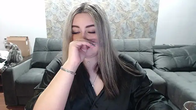 TiffaniYW online show from 12-04-24, 07:34