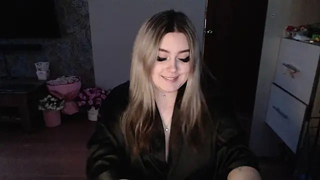 TiffaniYW online show from 01-14-25, 07:32