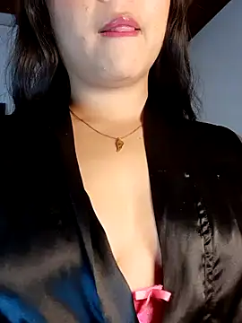 Snapshot of Cleo_hills chatting on 01-25-25, 01:30 Cleo hills online show from 01-25-25, 01:30