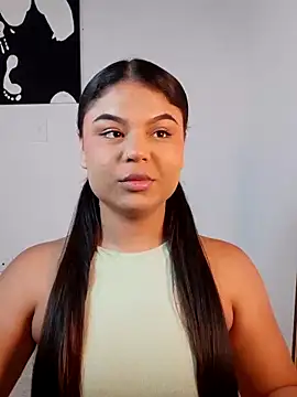 Snapshot of Cleo_hills chatting on 02-17-25, 02:04 Cleo hills online show from 02-17-25, 02:04