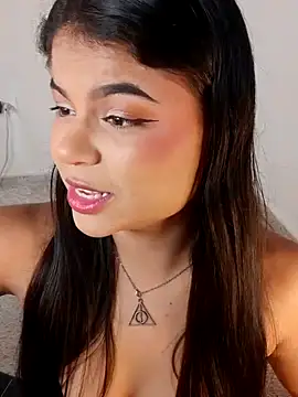 Snapshot of Cleo_hills chatting on 02-18-25, 01:22 Cleo hills online show from 02-18-25, 01:22