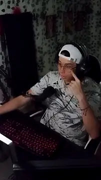 Snapshot of Andy_gray chatting on 09-12-25, 12:11 Andy gray online show from 09-12-25, 12:11