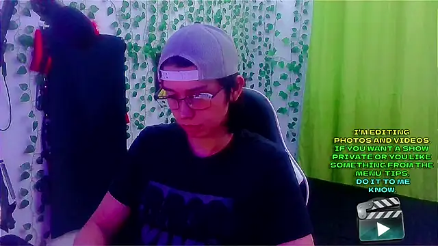 Snapshot of Andy_gray chatting on 09-21-25, 02:35 Andy gray online show from 09-21-25, 02:35