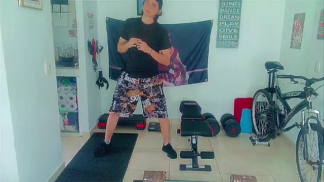 Snapshot of Andy_gray chatting on 06-15-26, 05:48 Andy gray online show from 06-15-26, 05:48