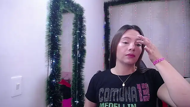 lauraguzman online show from 01-03-25, 03:16