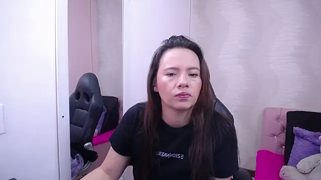 lauraguzman online show from 03-17-25, 02:52