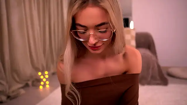 KylieJoyce online show from 03-11-26, 09:32