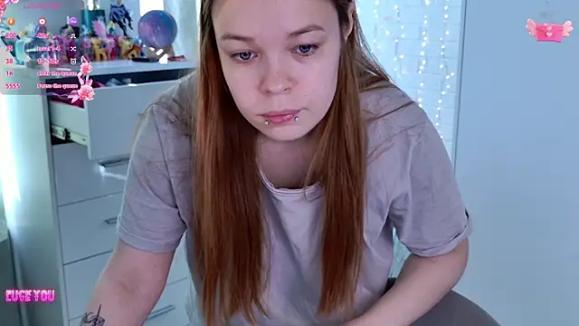 Snapshot of ValBae chatting on 04-26-26, 06:44 ValBae online show from 04-26-26, 06:44