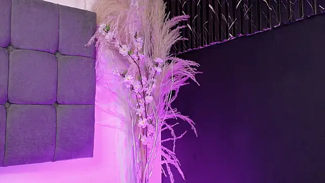 miluv19 online show from 12-21-25, 09:22