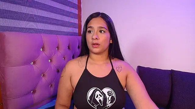 Snapshot of Maeena chatting on 03-27-26, 11:59 Maeena online show from 03-27-26, 11:59