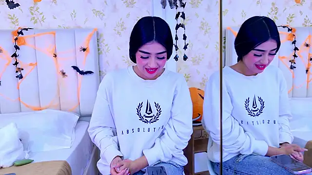 Snapshot of Mia-Monroe chatting on 10-22-25, 03:07 Mia-Monroe online show from 10-22-25, 03:07