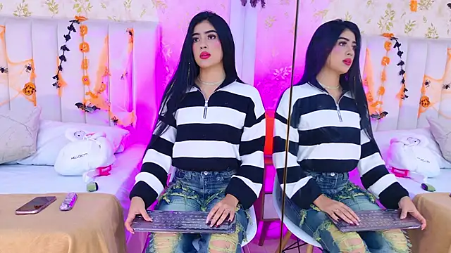 Snapshot of Mia-Monroe chatting on 11-03-25, 02:57 Mia-Monroe online show from 11-03-25, 02:57