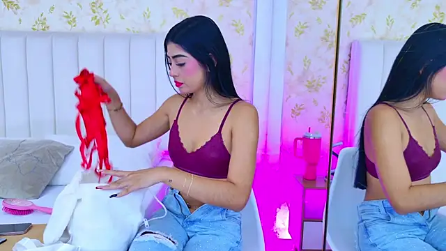 Snapshot of Mia-Monroe chatting on 11-04-25, 07:24 Mia-Monroe online show from 11-04-25, 07:24