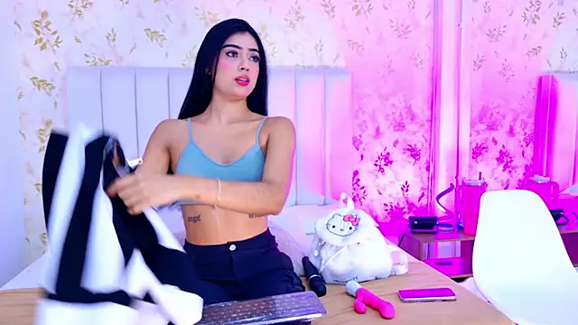 Snapshot of Mia-Monroe chatting on 11-16-25, 07:30 Mia-Monroe online show from 11-16-25, 07:30