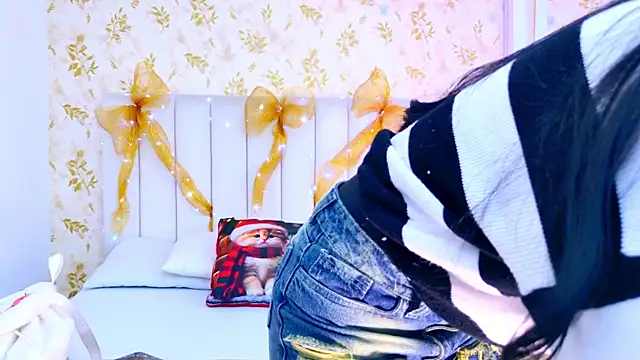 Snapshot of Mia-Monroe chatting on 11-23-25, 12:16 Mia-Monroe online show from 11-23-25, 12:16