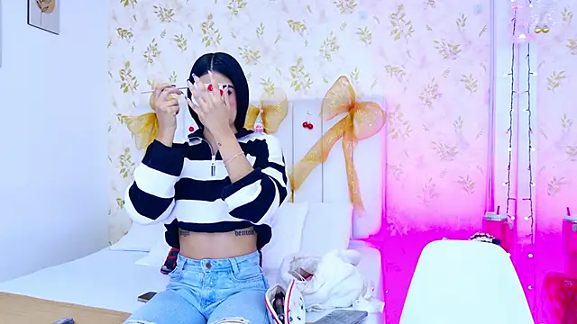 Snapshot of Mia-Monroe chatting on 11-29-25, 07:39 Mia-Monroe online show from 11-29-25, 07:39