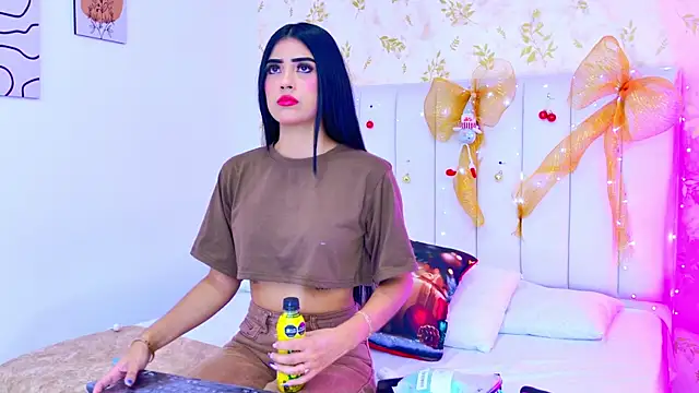 Snapshot of Mia-Monroe chatting on 12-01-25, 07:41 Mia-Monroe online show from 12-01-25, 07:41