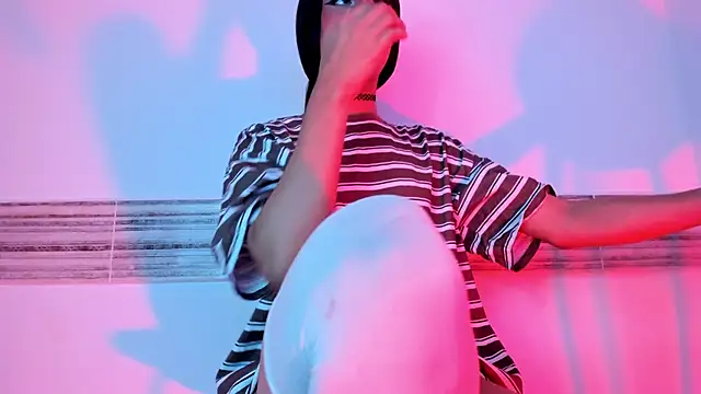 Snapshot of Sophia_Cambpell chatting on 02-07-25, 01:11 Sophia Cambpell online show from 02-07-25, 01:11